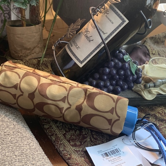 Authentic COACH signature colorblock print small retractable umbrella wristlet - Picture 6 of 7